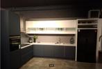 Luxe Fjordblauw (MAT) met wit hoogglans showroomkeuken, Huis en Inrichting, Keuken | Complete keukens, Ophalen, Blauw, Hoekkeuken
