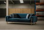 Chesterfield x Deseo - Dapto M 3-zits bank - Ocean Blue, Huis en Inrichting, Banken | Sofa's en Chaises Longues, Verzenden, Nieuw