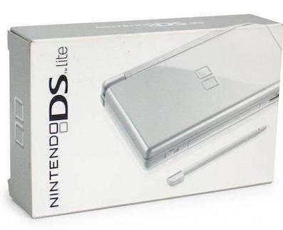 Nintendo DS Lite Zilver in Doos (Nette Staat & Krasvrije..., Spelcomputers en Games, Spelcomputers | Nintendo DS, Zo goed als nieuw