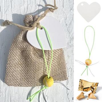 Jute giftbag met gelukspoppetje, fortune cookie en kaartje beschikbaar voor biedingen