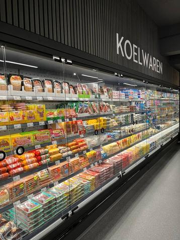 Complete Winkelinrichting.Koelingen,Stellingen, Kassa enz beschikbaar voor biedingen