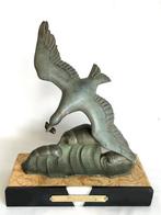 G. Limousin - sculptuur, Meeuw in vlucht over de golven - 29