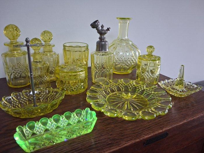 Art Deco Toiletset (12) - Val Saint Lambert - Kristal -, Antiek en Kunst, Antiek | Meubels | Tafels