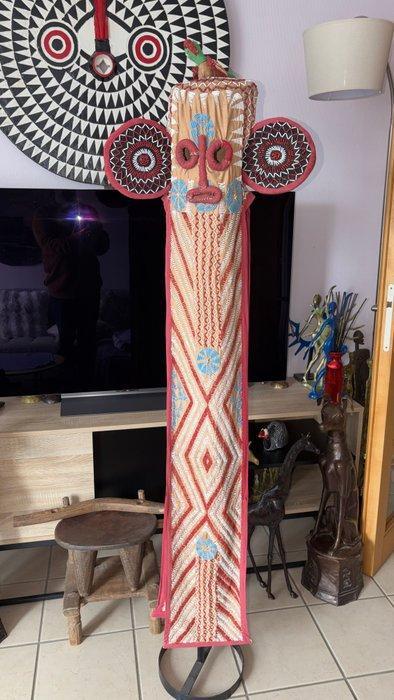 Masque éléphant Bamileke Mbap mteng - 154cm - Bamileke -, Antiek en Kunst, Kunst | Niet-Westerse kunst