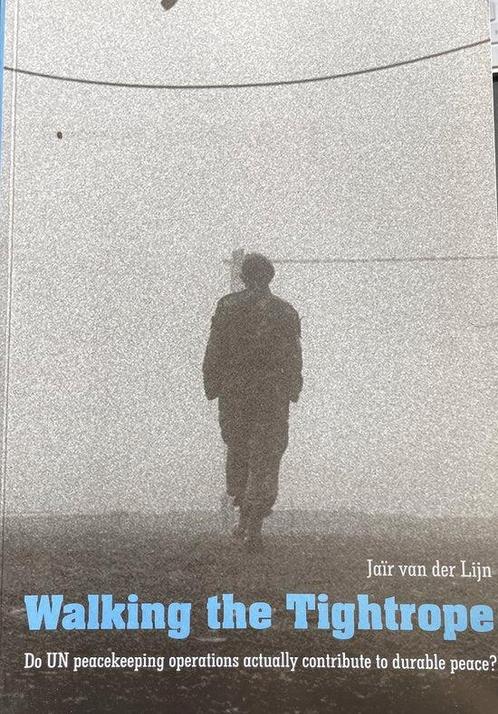 Walking The Tightrope, Boeken, Overige Boeken, Ophalen of Verzenden