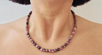 Rhodoniet Ketting met slotje beschikbaar voor biedingen