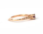 Een 18 krt. roségouden ring met roze saffier en diamant, Gebruikt
