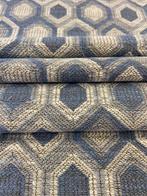 Prestigieuze stof, stevig maar heel zacht, met geometrische