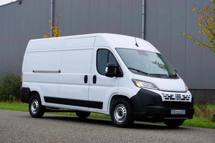 Fiat Ducato 2.2 MultiJet 140 L3H2 3.5t Heavy, Auto's, Bestelauto's, Lease, Zwart, Handgeschakeld, Financial lease, Wit, Fiat, Stof
