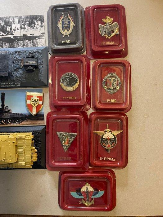 Frankrijk - Militaire voertuigen 1:72 en Franse insignes –, Kinderen en Baby's, Speelgoed | Overig