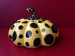 After Yayoi Kusama - sculptuur, Yellow and Black Pumpkin -, Antiek en Kunst