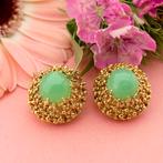 Gouden oorclips met chrysopraas (vintage, oorstekers), Sieraden, Tassen en Uiterlijk, Oorbellen, Gebruikt, Overige kleuren, Ophalen of Verzenden