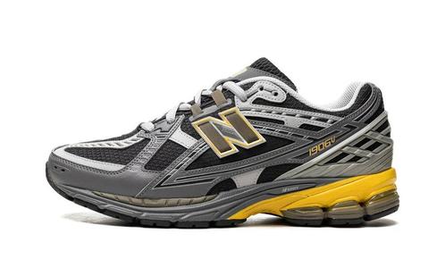 New Balance 1906N Castlerock Black Yellow - maat 42.5, Kleding | Dames, Schoenen, Sneakers of Gympen, Nieuw, Verzenden