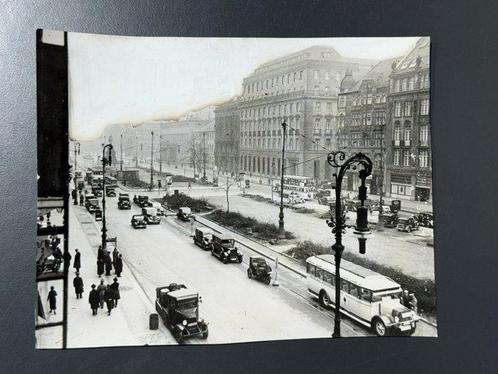 Wide World Photos - Aftermath of RAF bombing in Berlin, Antiek en Kunst, Kunst | Schilderijen | Modern