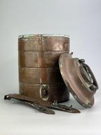 Schaal - IJzer, Koper - Draagbare lunchbox in torenvorm, Antiek en Kunst