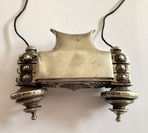 Collier, hanger met Lingam uit Zuid-India. Karata. - Zilver, Antiek en Kunst, Kunst | Niet-Westerse kunst