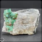 Natuurlijk smaragdkristal op matrix. 494,45ct- 98.89 g, Verzamelen, Mineralen en Fossielen