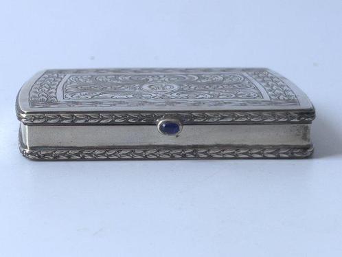 Doos - een cabochon saffier - .800 zilver - tabakdoosje, Antiek en Kunst, Antiek | Goud en Zilver