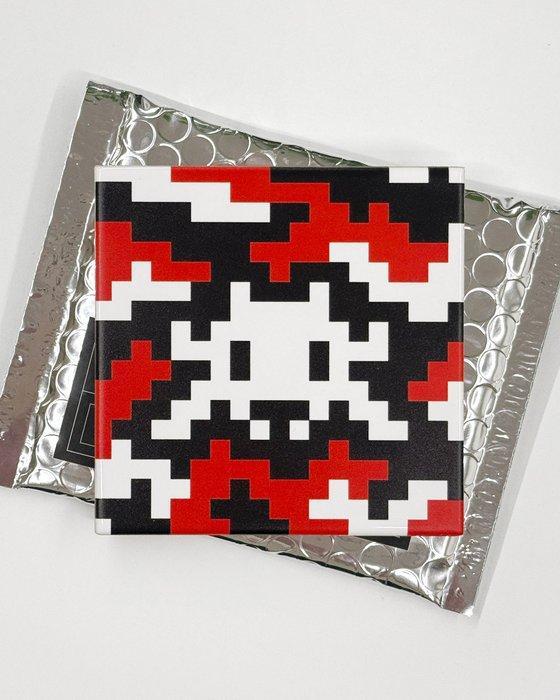 Invader (1969) - Camo Tile, Red/Black version (2024), Antiek en Kunst, Kunst | Designobjecten