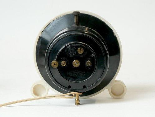Metamec elektrische tafelklok met wekker functie - Metamec -, Antiek en Kunst, Kunst | Designobjecten