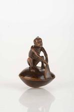 Een zeldzame shunga netsuke van boxhout, waarop een man, Antiek en Kunst