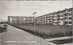 LEIDSCHENDAM - Flats Prins Hendrikplein, Verzamelen, Ansichtkaarten | Nederland, Verzenden, Gelopen
