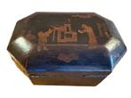 Chinoiserie lacquered - Theekistje / doosje - Hout, Antiek en Kunst