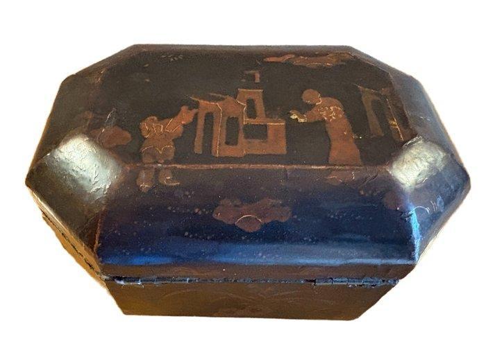 Chinoiserie lacquered - Theekistje / doosje - Hout, Antiek en Kunst, Antiek | Meubels | Stoelen en Banken