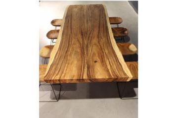 Boomstamtafel van Suar-hout beschikbaar voor biedingen