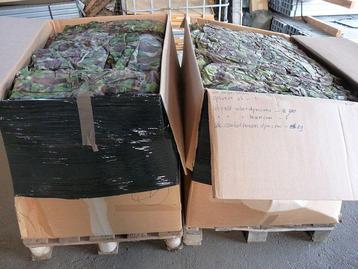 2 pallets reparatiekleding woodland jassen woodland broeken beschikbaar voor biedingen