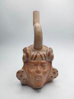 Precolumbiaans. Moche Keramisch portretvat met