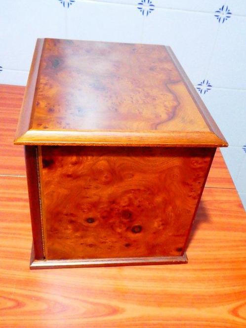 Sieradendoos - Knoesthout - Merk I Santi, Antiek en Kunst, Curiosa en Brocante