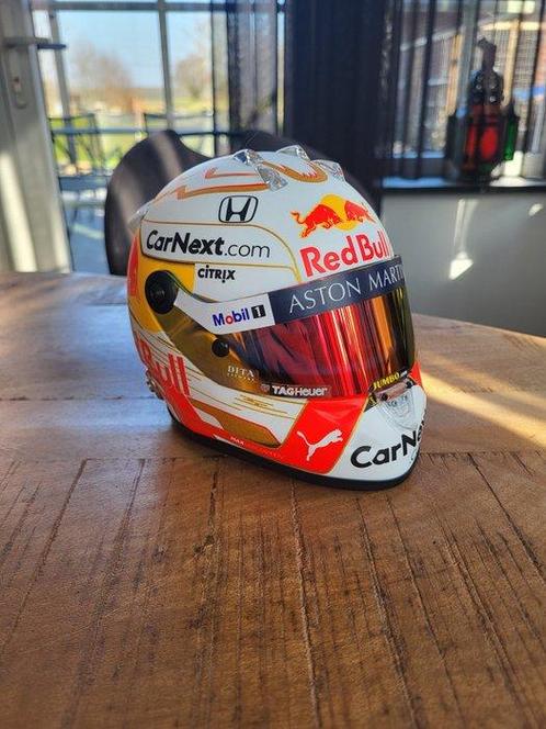 Red Bull Racing - Max Verstappen - 2020 - Scale 1/2 helmet, Verzamelen, Automerken, Motoren en Formule 1