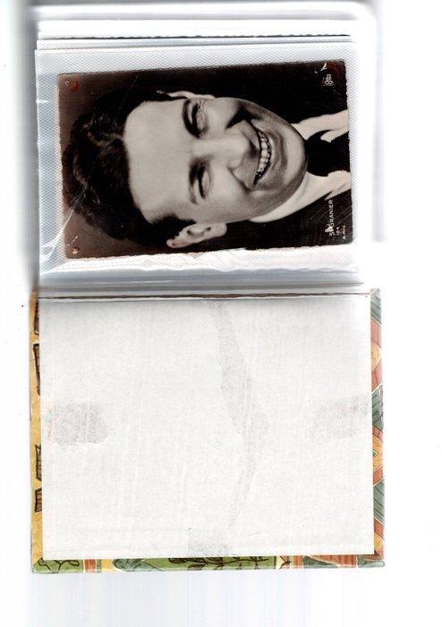 Frankrijk, schoon album met 53 kaarten fotos van artiesten, Verzamelen, Ansichtkaarten | Buitenland