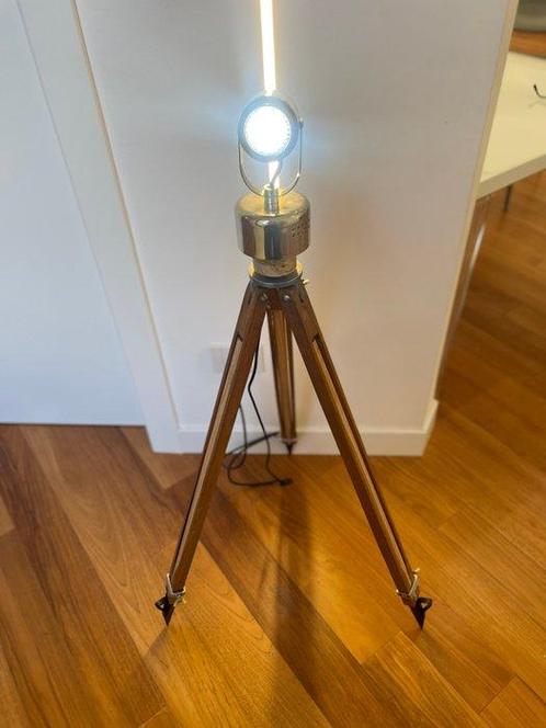 mr vintage - Lamp (2) - Olive, Walnoot - Statief met lamp, Antiek en Kunst, Curiosa en Brocante