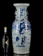Een monumentale Chinese celadon-grondvaas. - Porselein -