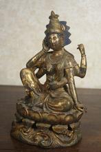 This is a bronze statue of Guanyin with kind face. - Brons -