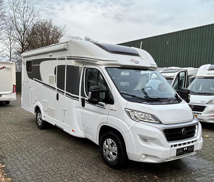 Carado T338, met hefbed en lengtebedden, bj 2021, 60.000 km, Caravans en Kamperen, Campers, Cassettetoilet, ABS, Achteruitrijcamera