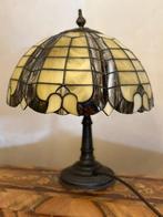 Lamp - Tiffany-stijl tafellamp met sierlijk glazen ontwerp -