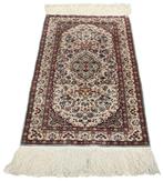 Hierke zijde tapijt uit China - Vloerkleed - 122 cm - 61 cm, Huis en Inrichting, Stoffering | Tapijten en Kleden, Nieuw