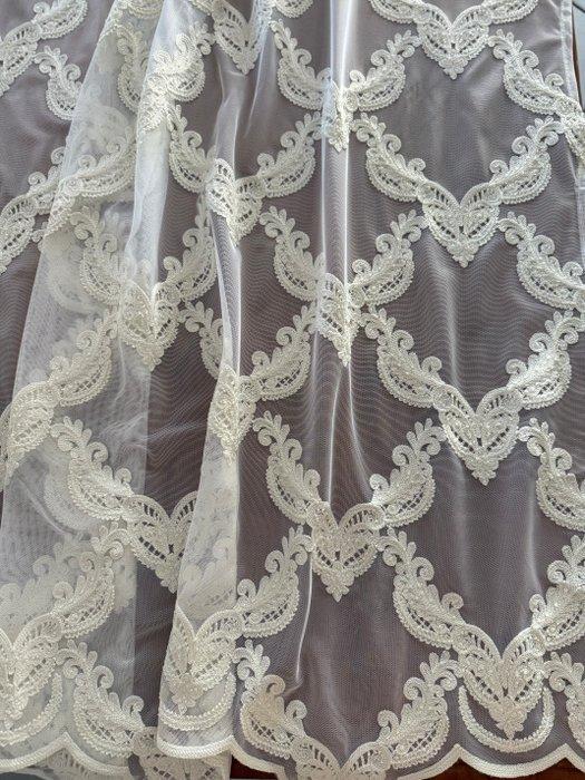 Exclusieve tule stof volledig met de hand geborduurd met, Antiek en Kunst, Antiek | Kleden en Textiel