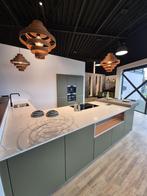 Nolte showroom keuken–Olijf groen/eiken - Compleet, Nieuw, Groen, Hoekkeuken, Met kookeiland