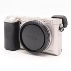 Digitale fotocamera | Sony A6000 zilver body  | Tweedehands, Audio, Tv en Foto, Fotocamera's Digitaal, Verzenden, Gebruikt, Sony
