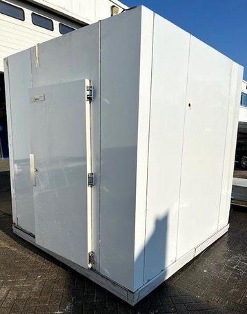 Smeva Koel-/ Vriescel met vloer, B240 x D240 x H266cm, beschikbaar voor biedingen