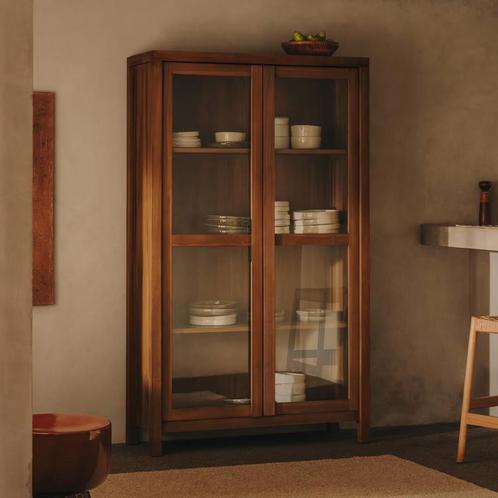 *WOONWINKEL* Kave Home Sashi Grote Vitrinekast Donker Teak H, Huis en Inrichting, Kasten | Wandmeubels, Nieuw, Verzenden