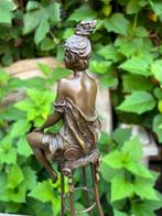 Beeld, Vrouw op kruk - 28.5 cm - Brons