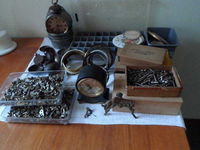 Wekkeronderdelen (8) - Messing, brons, ijzer - 1920-1930, Antiek en Kunst, Antiek | Klokken