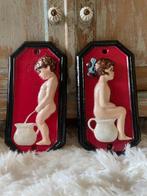 Decoratief ornament - Set van twee gietijzeren toiletbordjes, Antiek en Kunst, Curiosa en Brocante