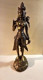Tara – die Verlichte in Schutzgebärde, - Brons, Messing -