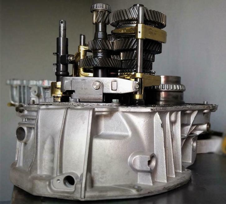 Versnellingsbak Volkswagen Touran 1.6 FSI - FSI6 + olie, Auto-onderdelen, Transmissie en Toebehoren, Gereviseerd, Audi, Seat, Volkswagen